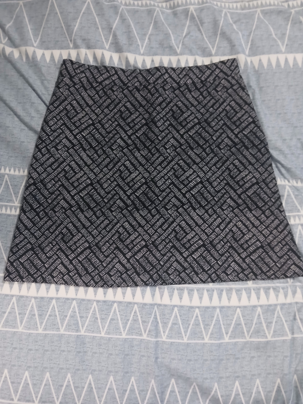 H&M Black & Gray Geometric A-Line Skirt